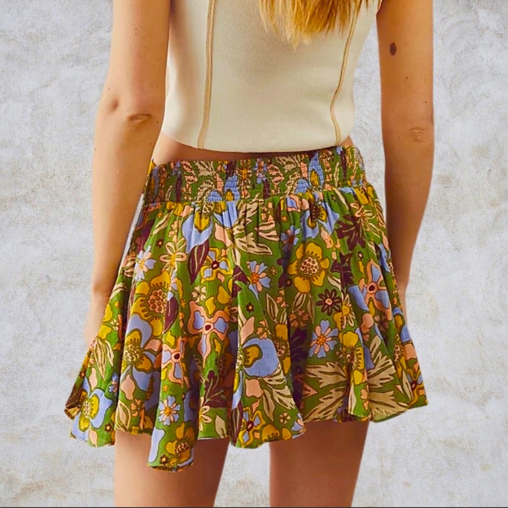 NWT Free People Ellie Green Floral Print Mini Skort Smocked Size M - Picture 2 of 8